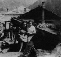Il Rio Pondarin lungo via Monti, presso la fucina del fabbro Vecellio Del Frate Osvaldo (Archivio Gianni Pais Becher)