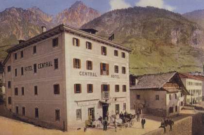 Il mulino Corte Vecchino, nella foto, a destra (Archivio Gianni Pais Becher)